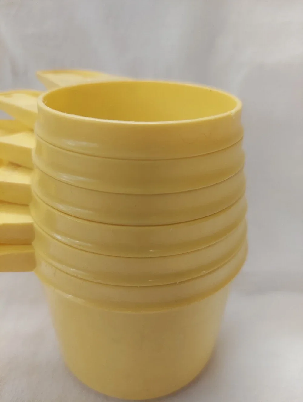 Tupperware Yellow Measuring Cups, Set of 5, Vintage